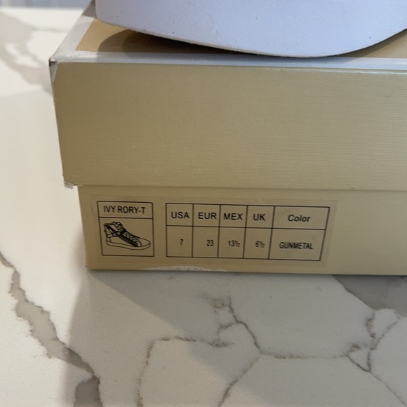 NWB Michael Michael Kors Ivy Rory-T Hi-top Sneakers - Picture 4 of 4